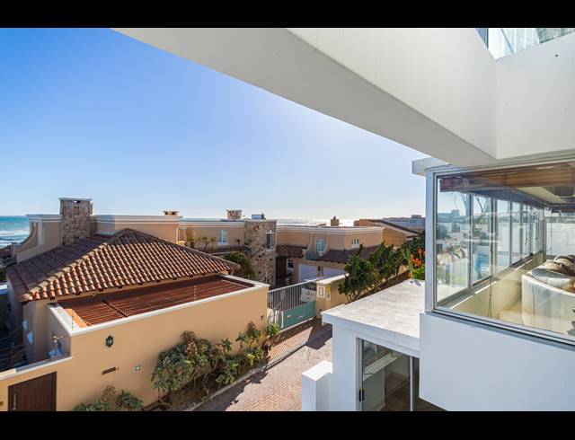 6 BEDROOM HOUSE FOR SALE IN BLOUBERGSTRAND